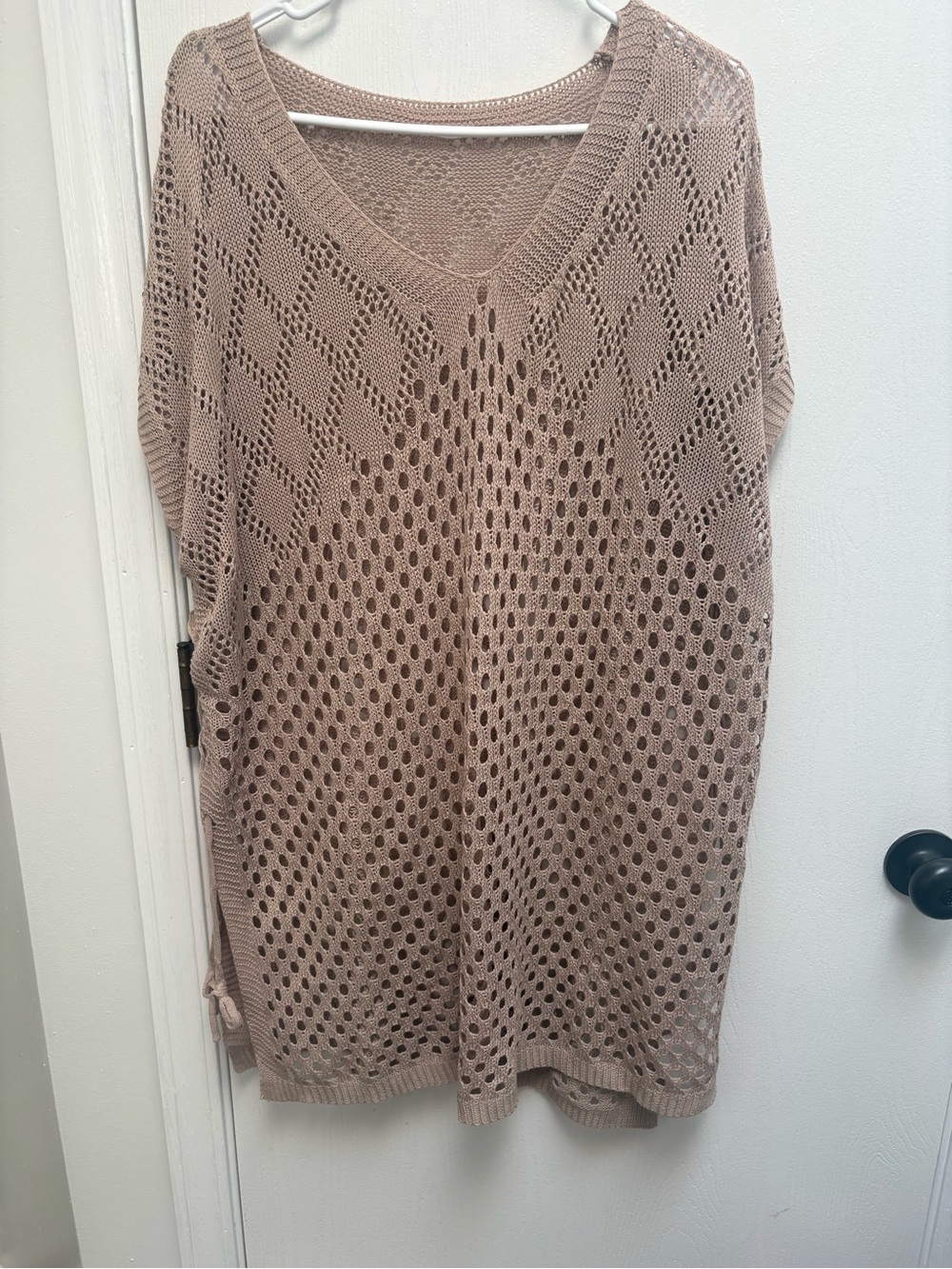 🛑  2/$15 Open-Knit V-Neck Sweater Tunic in Taupe